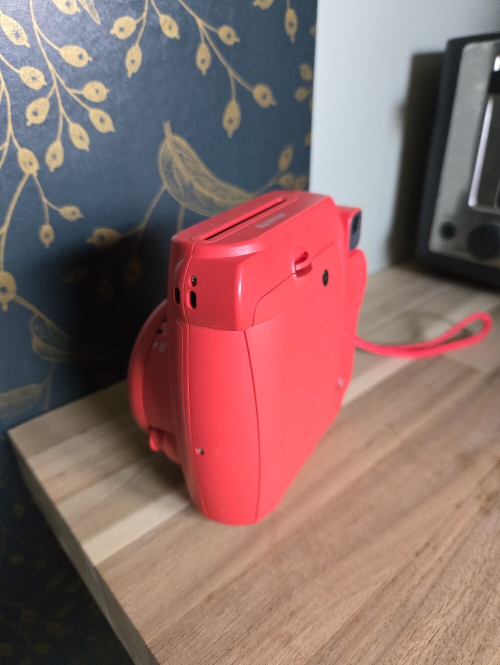Fujifilm Instax Mini 8 - Raspberry Red - Picture 2 of 3